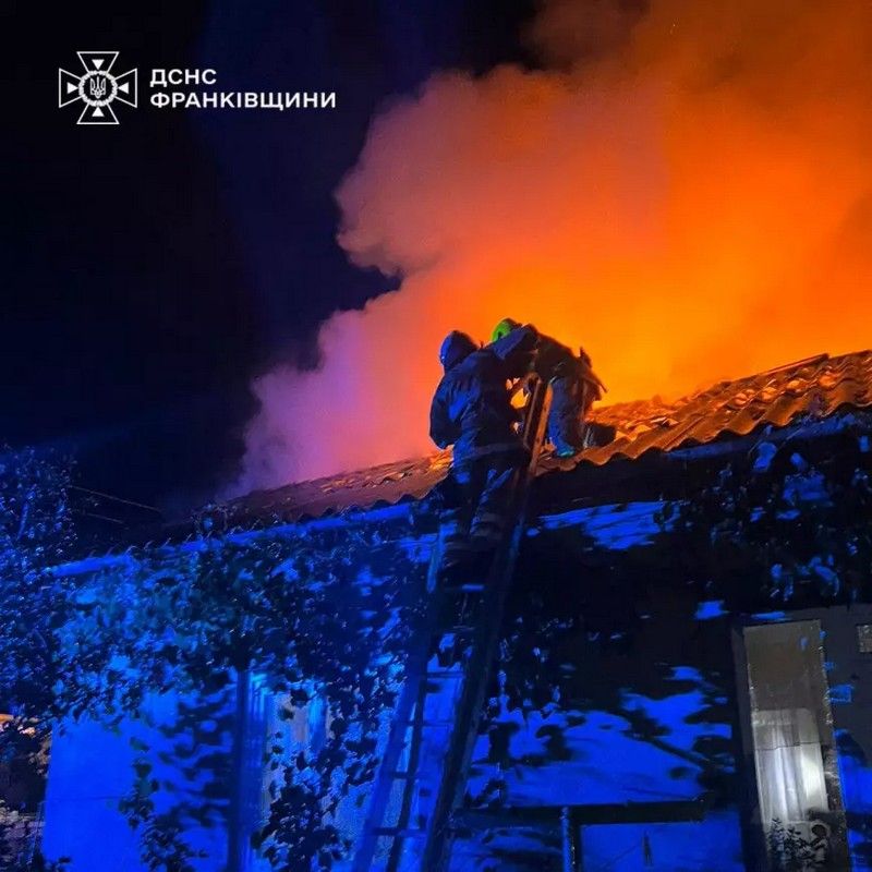 Опівночі на Коломийщині зайнявся житловий будинок 1