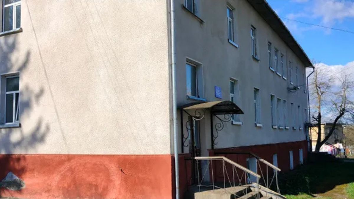 Влада Обертина продала двоповерхову лікарню з аукціону 3