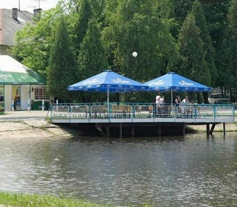 Пірс на міському озері з невідомих причин демонтували приблизно у 2017 році