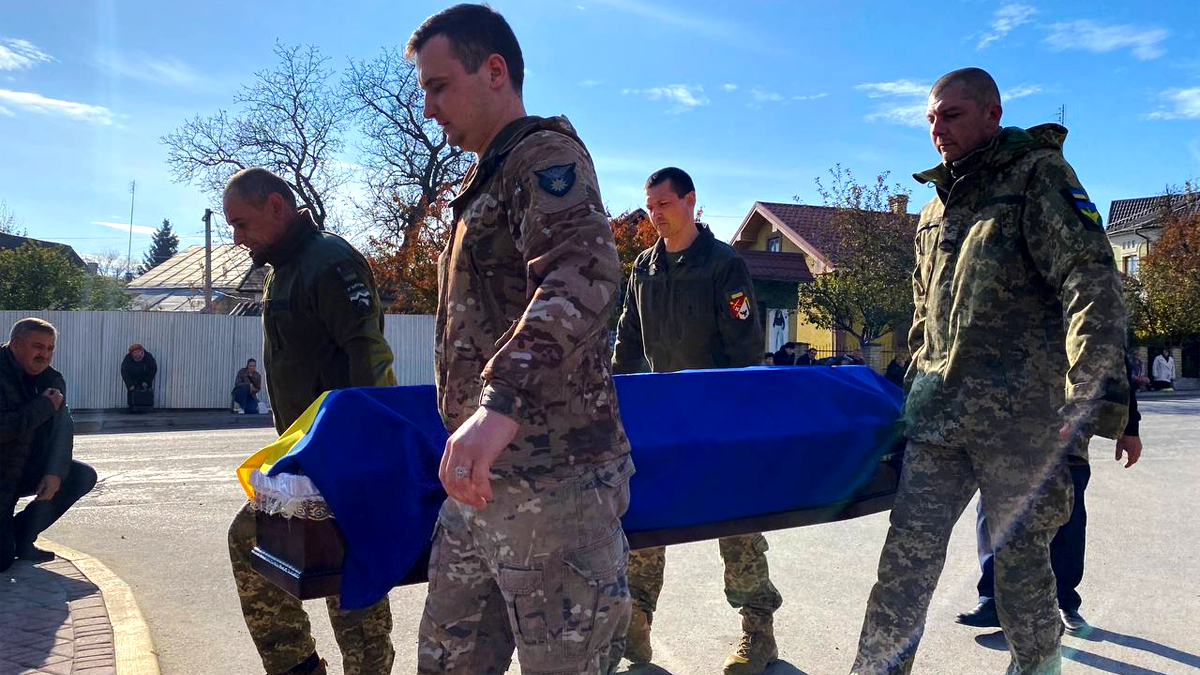 У Городенці зустріли скорботний кортеж з тілом воїна Ярослава Гарасимчука 3