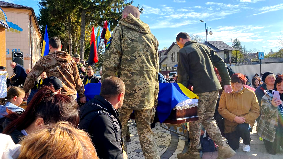 У Городенці зустріли скорботний кортеж з тілом воїна Ярослава Гарасимчука 4