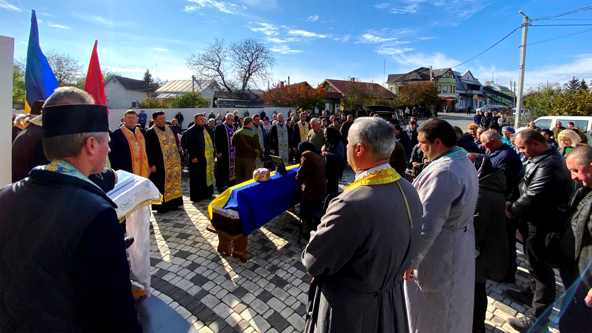 У Городенці зустріли скорботний кортеж з тілом воїна Ярослава Гарасимчука 5