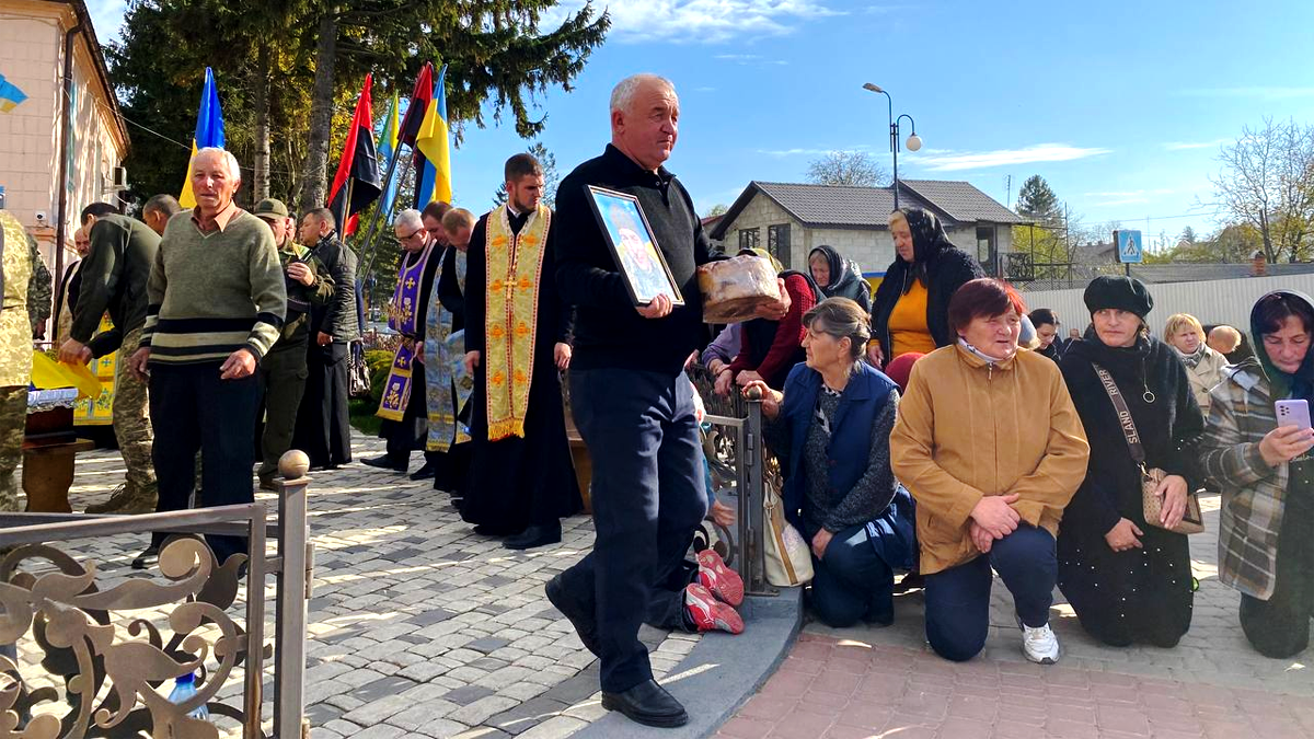 У Городенці зустріли скорботний кортеж з тілом воїна Ярослава Гарасимчука 6