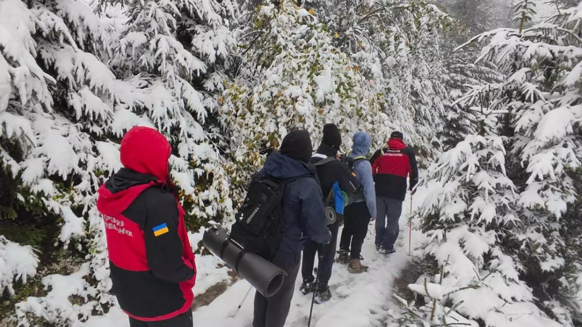 Негода в Карпатах: за останню добу надзвичайники врятували п'ятьох туристів 2