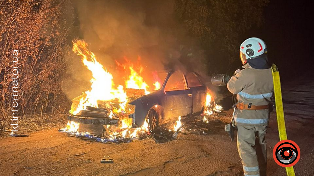 Автомобіль палав у селі на Коломийщині