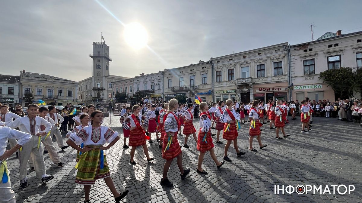 У центрі Коломиї виконали руханку Трильовського та заспівали легендарну стрілецьку пісню 4