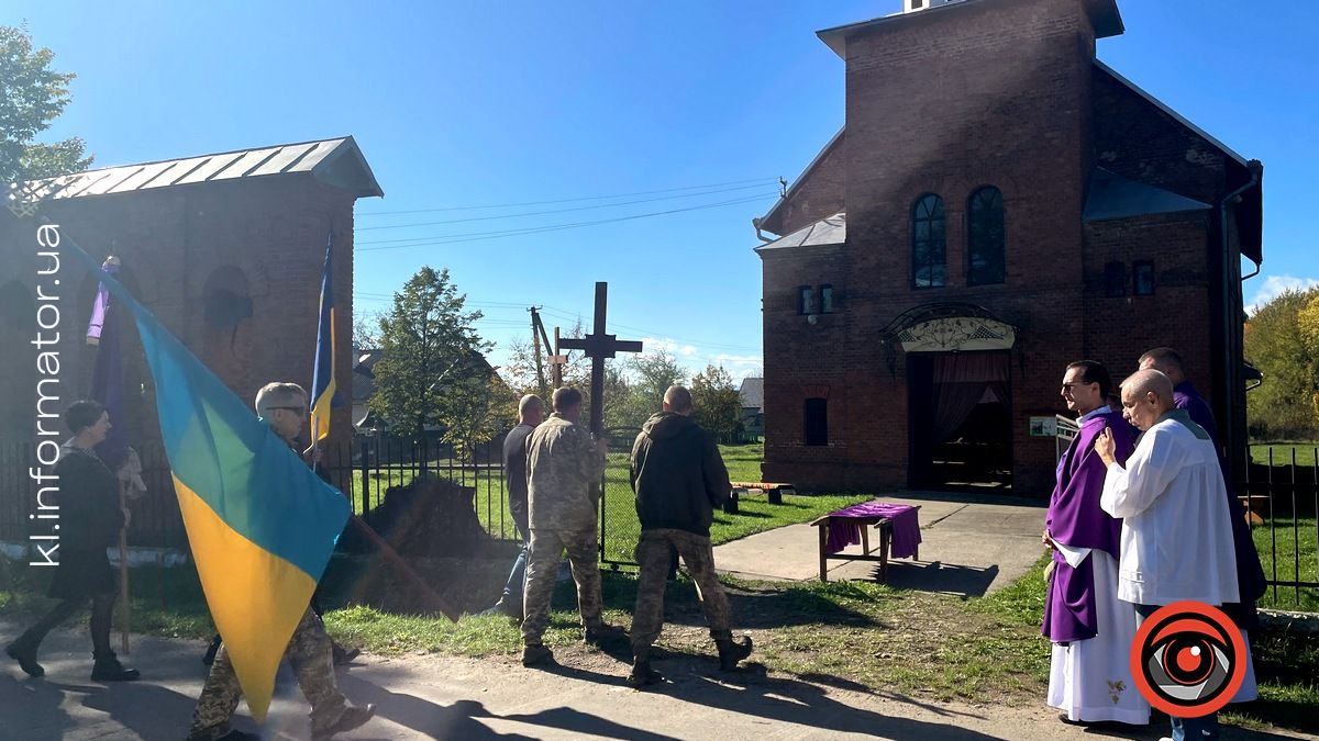 У П'ядицькій громаді попрощалися із Героєм Назаром Марціновським 3