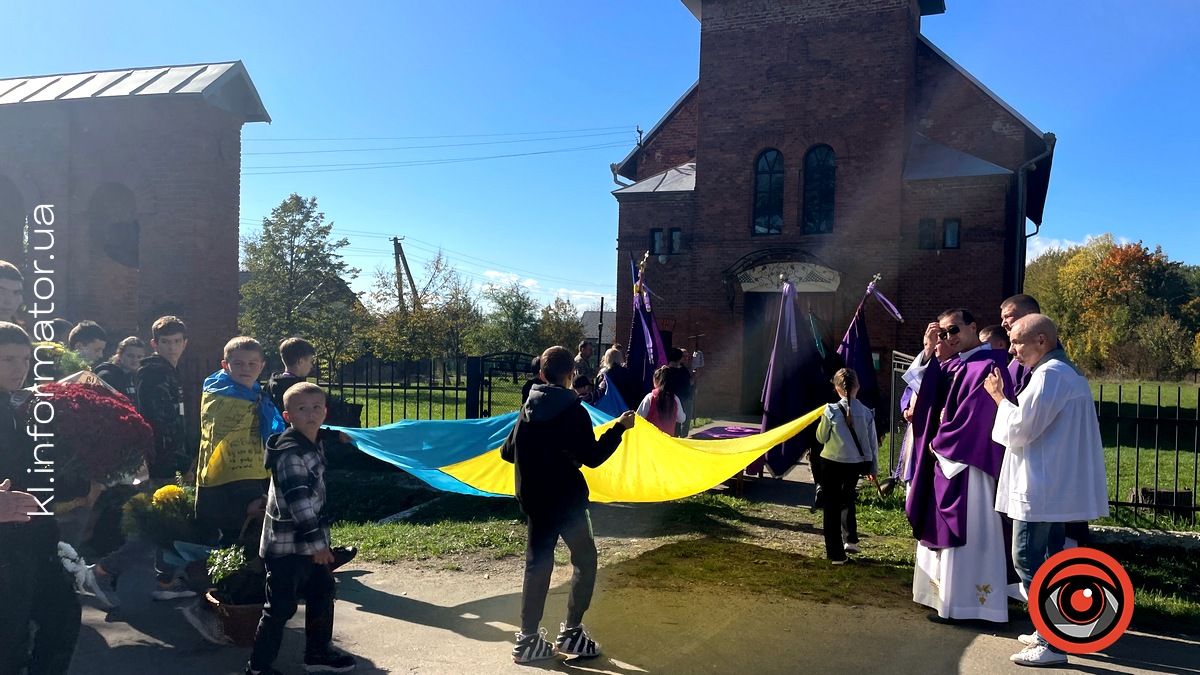 У П'ядицькій громаді попрощалися із Героєм Назаром Марціновським 5