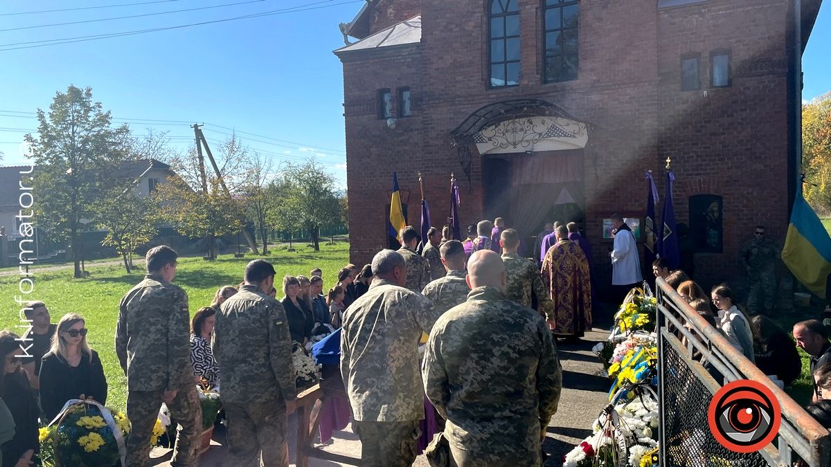 У П'ядицькій громаді попрощалися із Героєм Назаром Марціновським 7