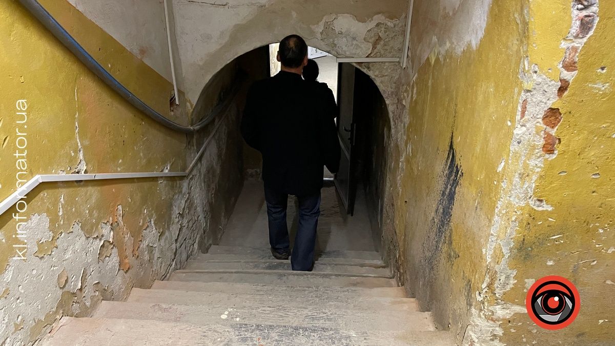 Термін вийшов, нічого не зроблено: що із укриттям коломийської ратуші 9