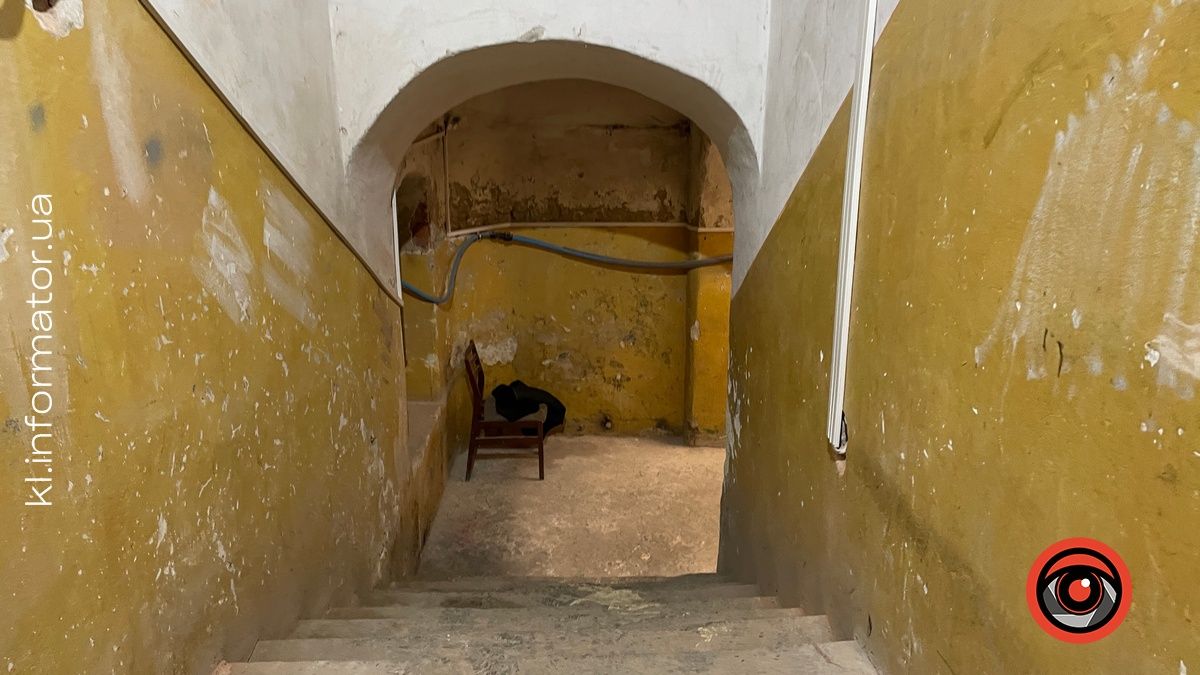 Термін вийшов, нічого не зроблено: що із укриттям коломийської ратуші 3