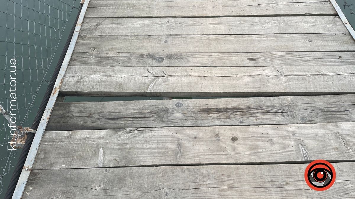 На Стрітенський міст заборонили в'їжджати мотоциклам 4