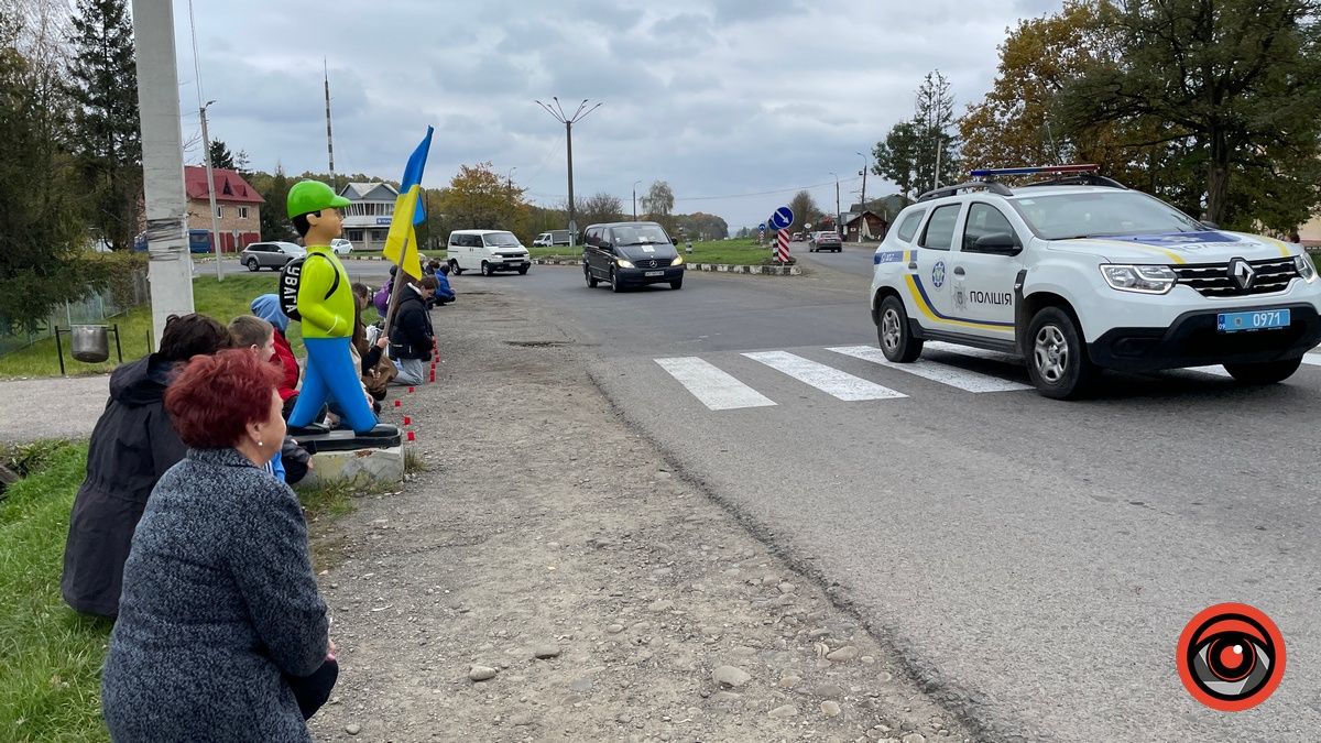 До Коломийської громади на вічний спочинок повернувся молодий воїн Дмитро Рагузов 3
