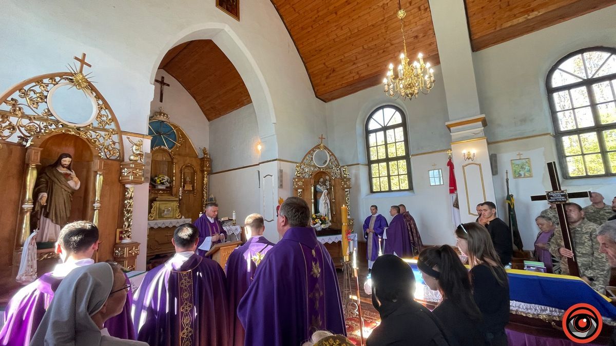 У П'ядицькій громаді попрощалися із Героєм Назаром Марціновським 10