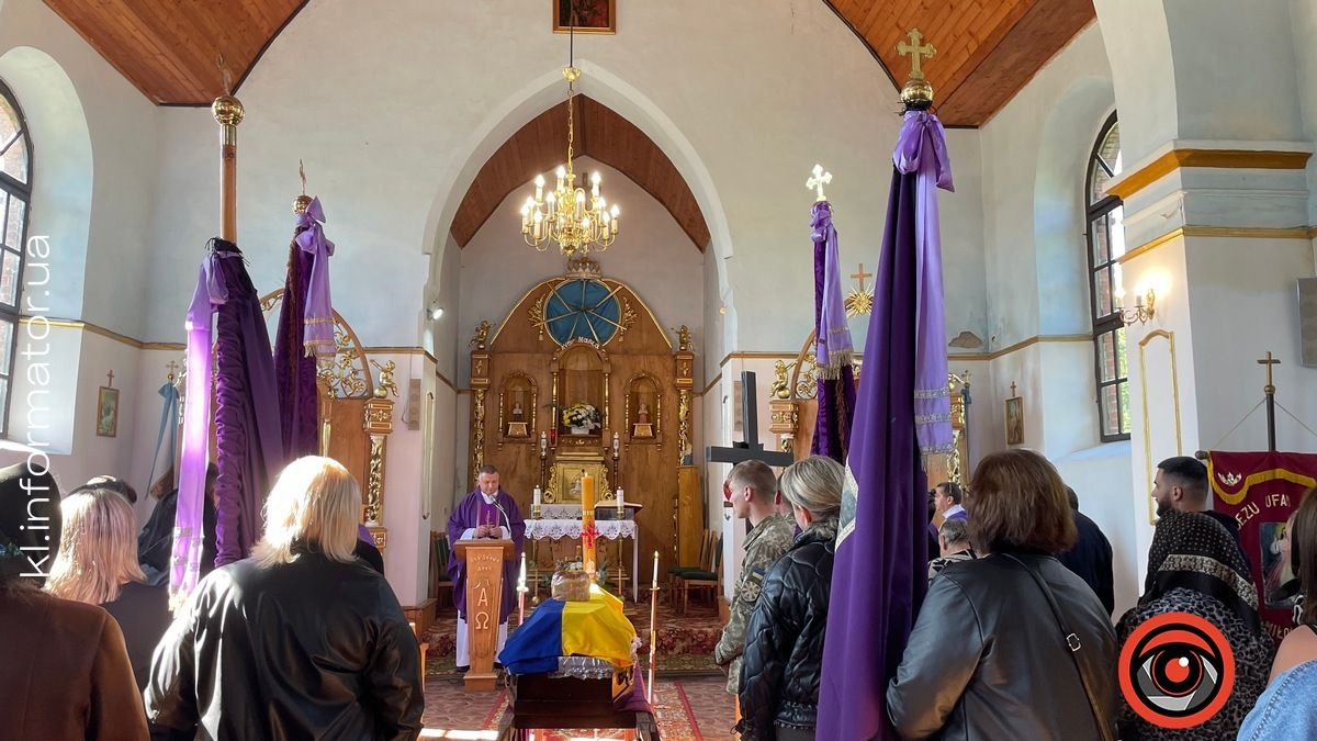 У П'ядицькій громаді попрощалися із Героєм Назаром Марціновським 11