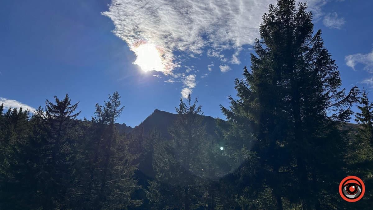 Холодний подих осені в сонячних Карпатах: фоторепортаж з гір 10