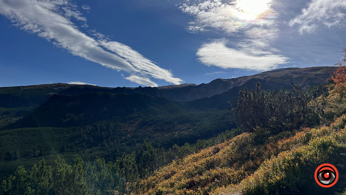 Холодний подих осені в сонячних Карпатах: фоторепортаж з гір 12