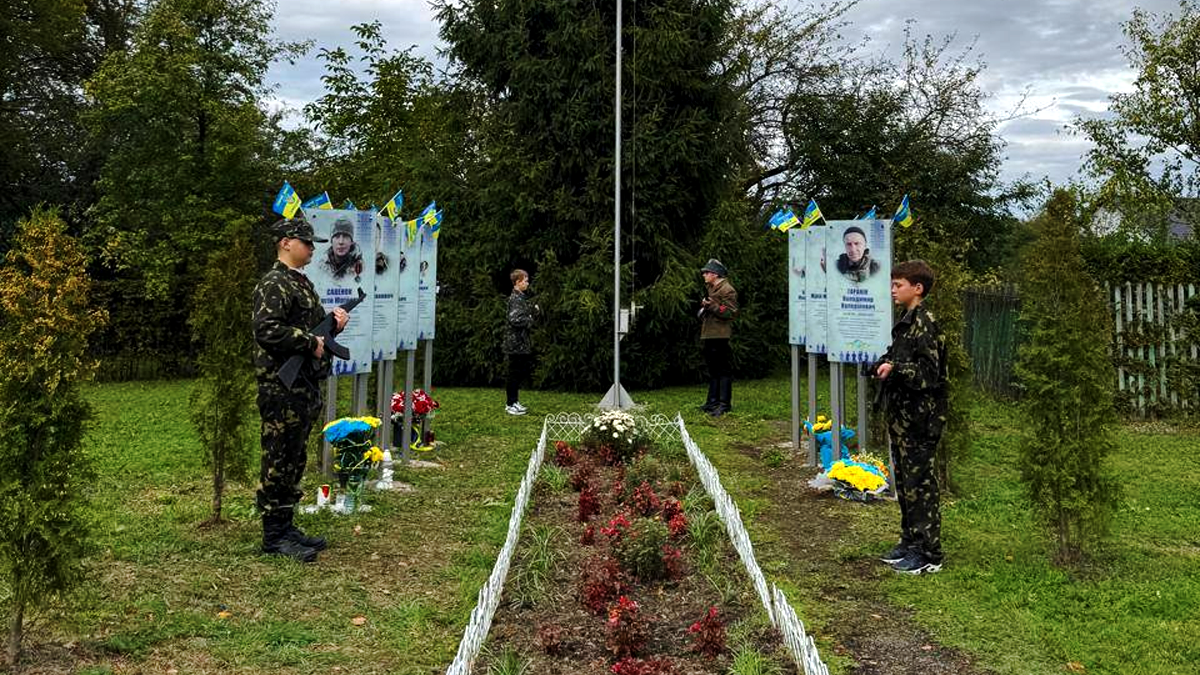 У Косові на подвір’ї навчального закладу відкрили Алею Слави полеглих захисників
