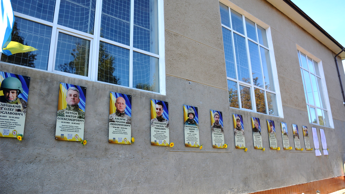 У Надвірній відкрили меморіальні дошки полеглим воїнам Григорію Ружилу та Ігорю Кочмару 1