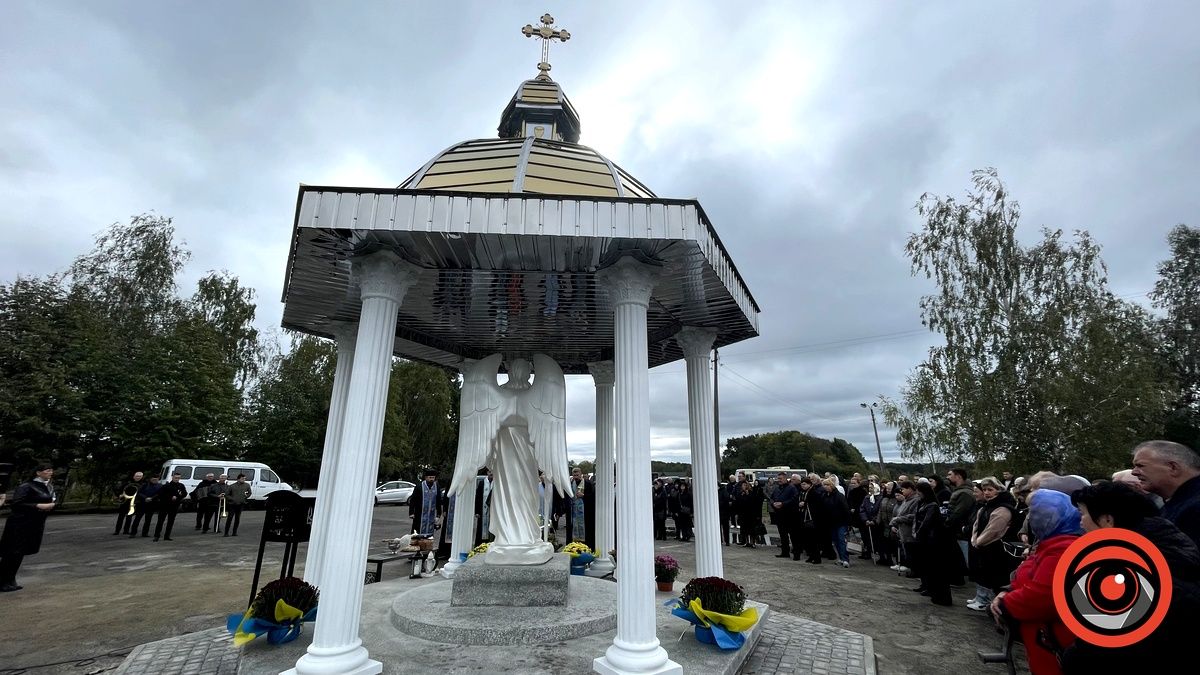 Рідні загиблого Героя спорудили каплицю Архистратига Михаїла на міському кладовищі 8