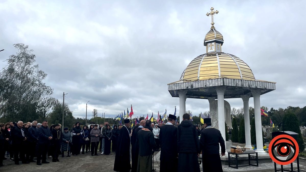 Рідні загиблого Героя спорудили каплицю Архистратига Михаїла на міському кладовищі 6