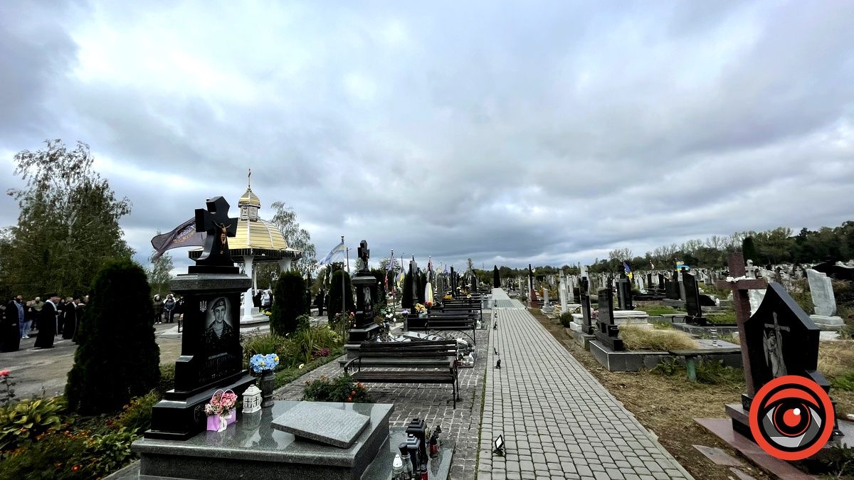 Рідні загиблого Героя спорудили каплицю Архистратига Михаїла на міському кладовищі 5