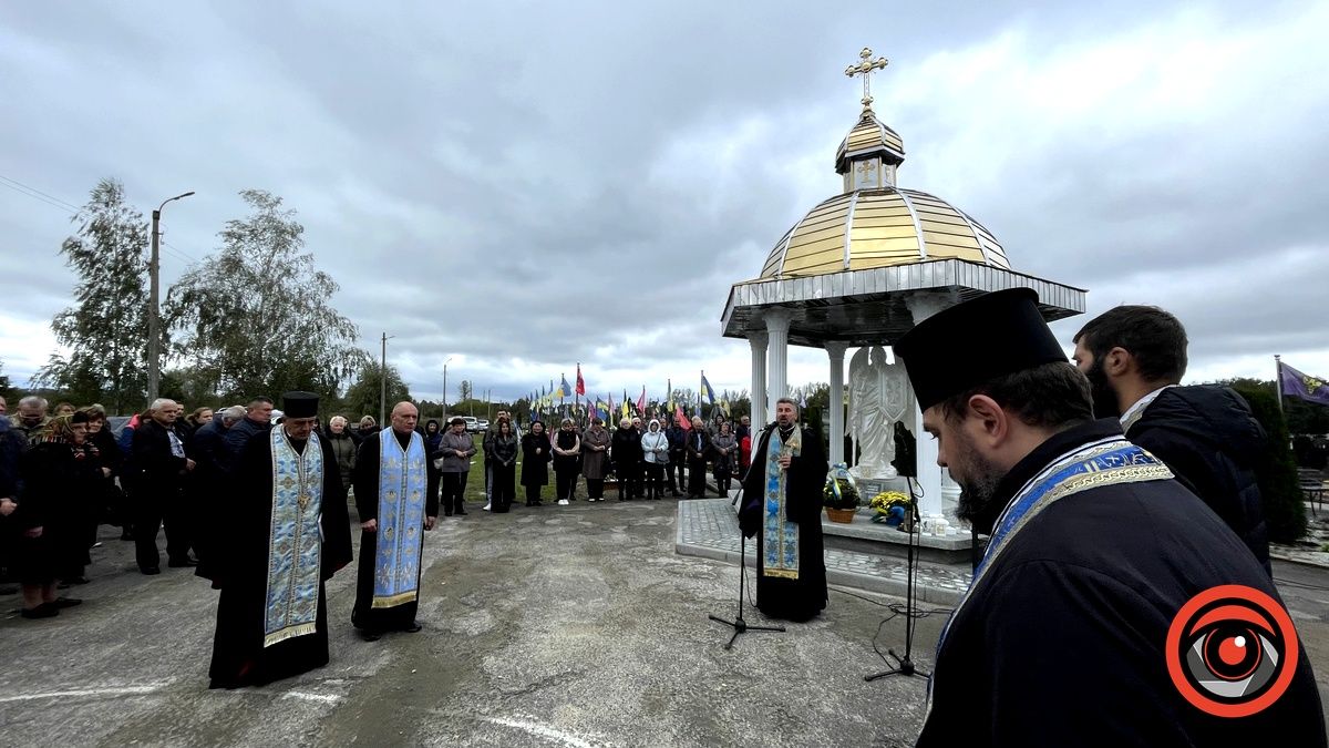 Рідні загиблого Героя спорудили каплицю Архистратига Михаїла на міському кладовищі 7