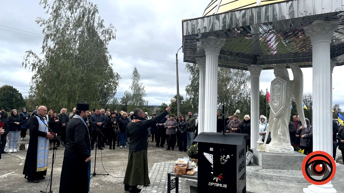 Рідні загиблого Героя спорудили каплицю Архистратига Михаїла на міському кладовищі 3