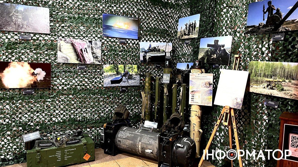 У День захисників і захисниць коломийська "десятка" відкрила виставку "Портал у війну | на лінії вогню 6