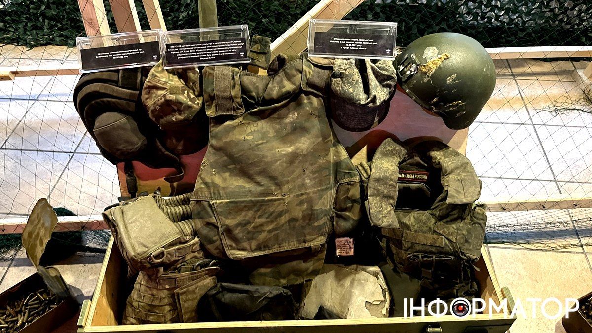 У День захисників і захисниць коломийська "десятка" відкрила виставку "Портал у війну | на лінії вогню 10