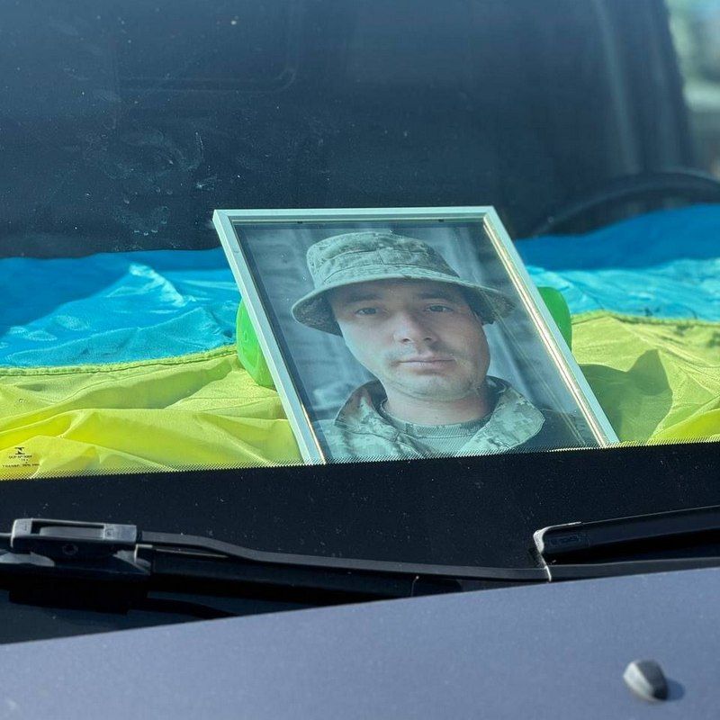 Печеніжинська громада зустріла полеглого Героя Сергія Лаврука 1