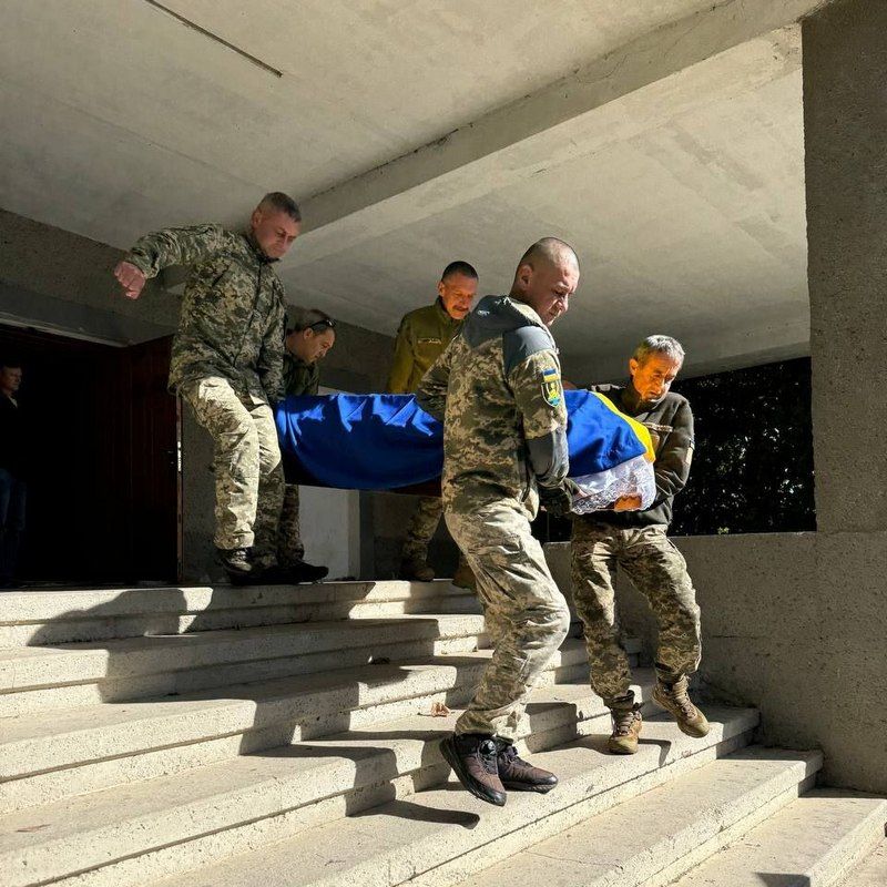 Печеніжинська громада зустріла полеглого Героя Сергія Лаврука 3
