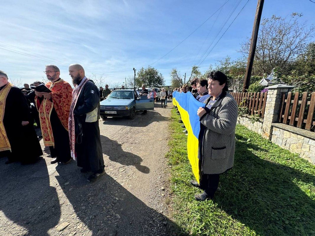 Печеніжинська громада зустріла полеглого Героя Сергія Лаврука 2