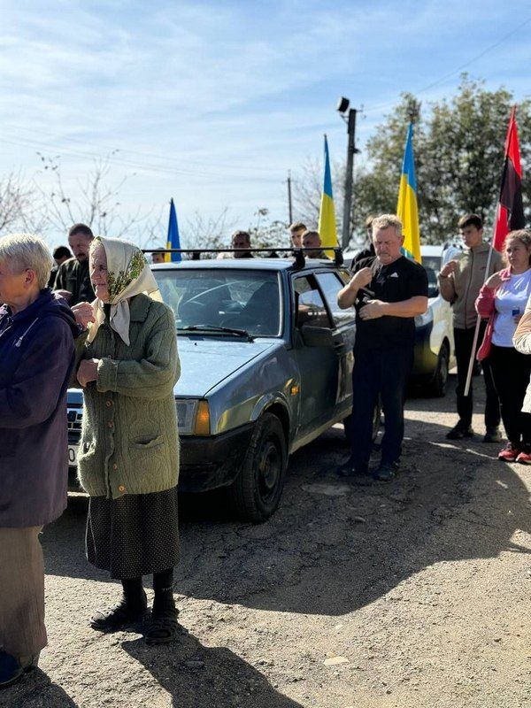 Печеніжинська громада зустріла полеглого Героя Сергія Лаврука 5
