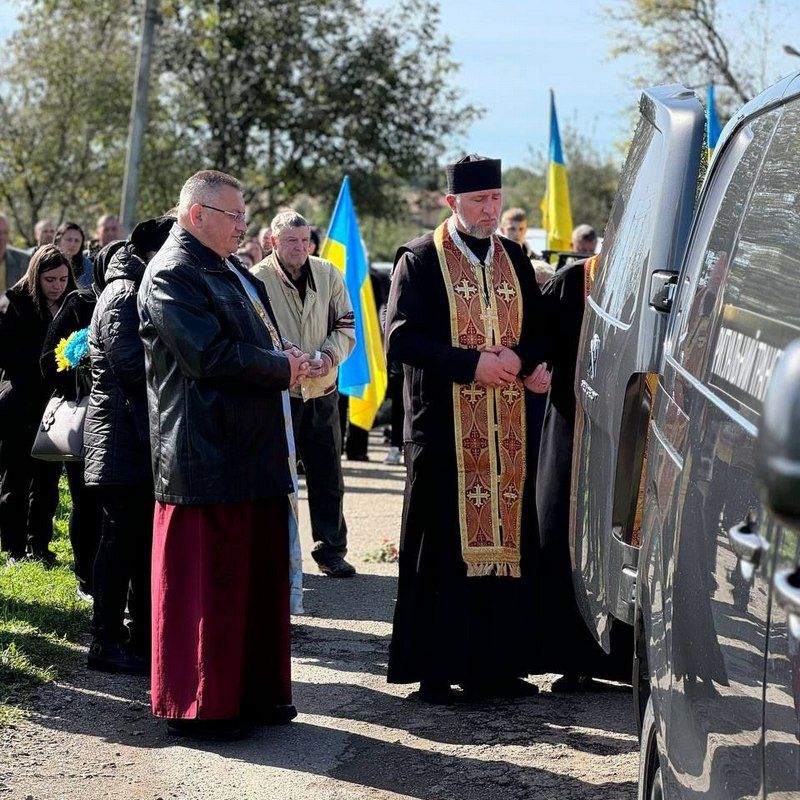 Печеніжинська громада зустріла полеглого Героя Сергія Лаврука 4