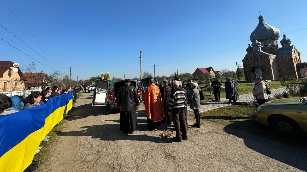 "На щиті" до Печеніжинської громади повернувся Герой Іван Яремин 1