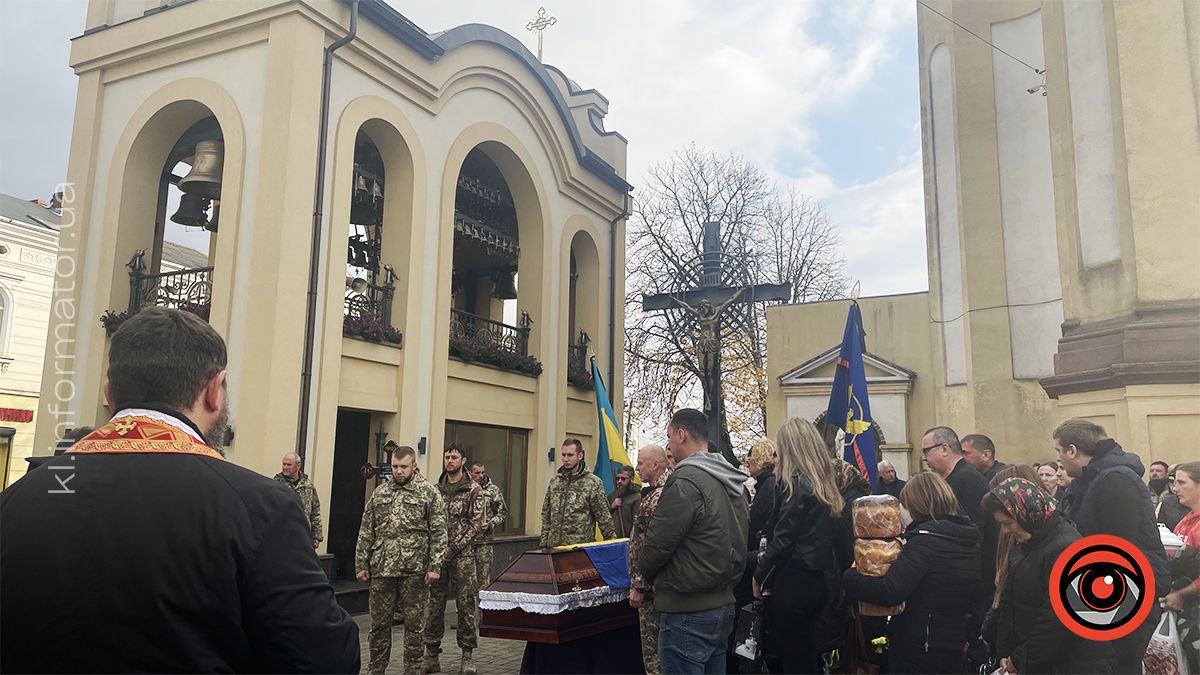 У Коломиї попрощалися з померлим воїном Олегом Далавураком 5