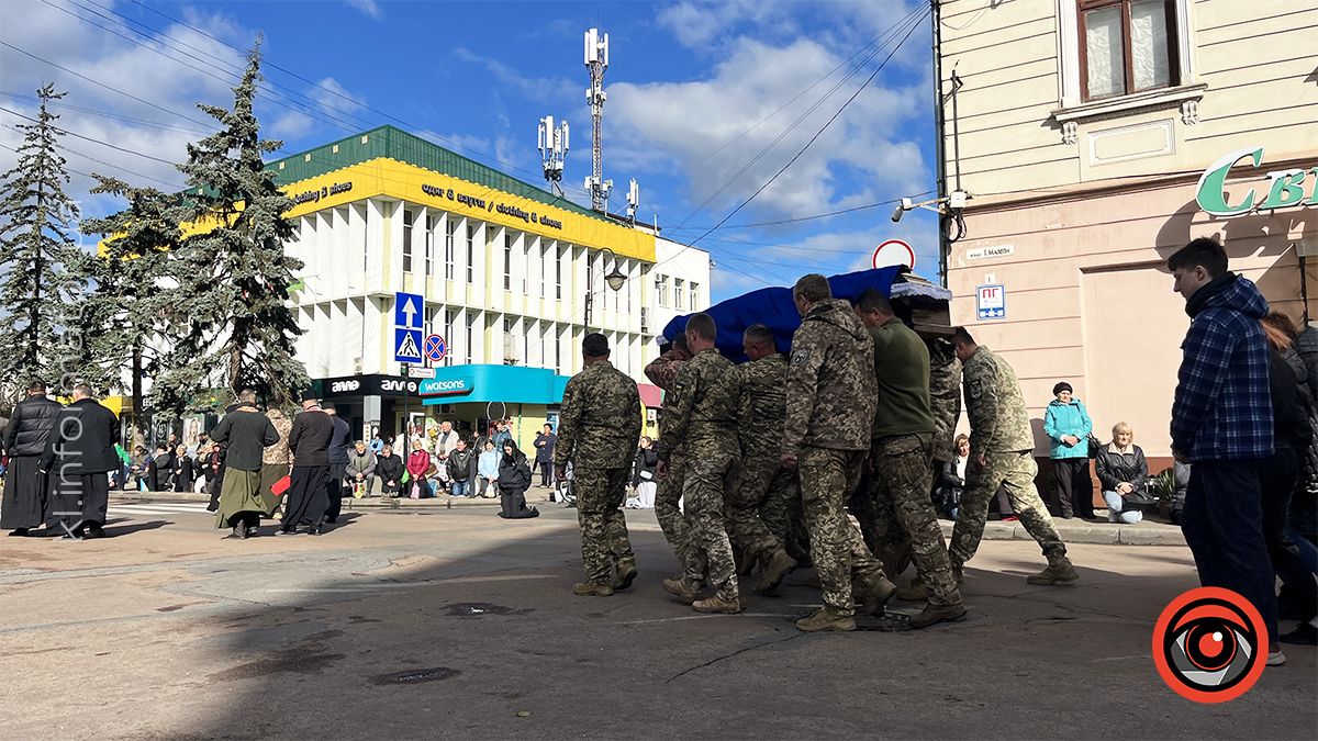На вічний спочинок у Коломиї провели ветерана Андрія Щеднова 11