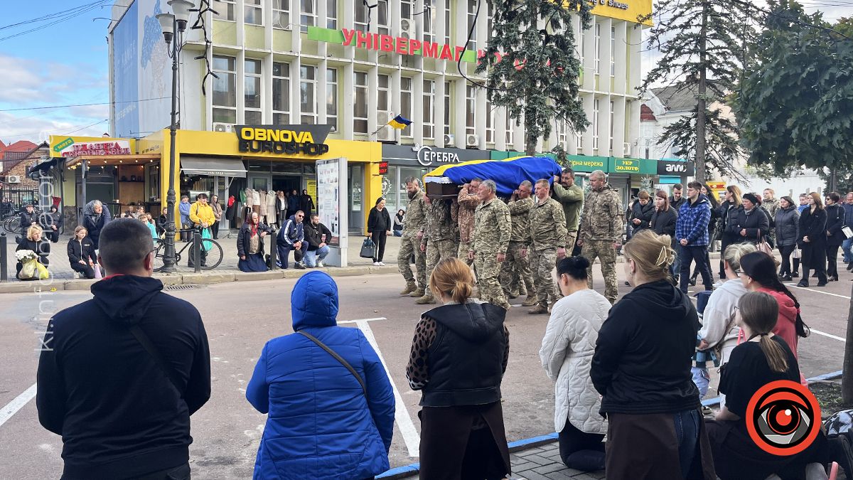 На вічний спочинок у Коломиї провели ветерана Андрія Щеднова 12