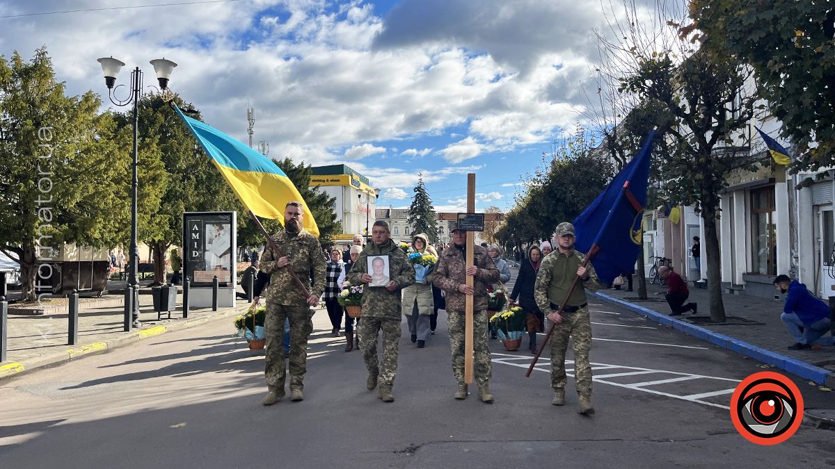 На вічний спочинок у Коломиї провели ветерана Андрія Щеднова 14