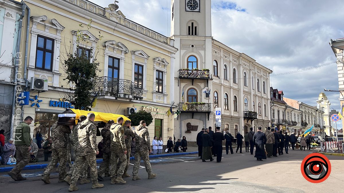 На вічний спочинок у Коломиї провели ветерана Андрія Щеднова 17