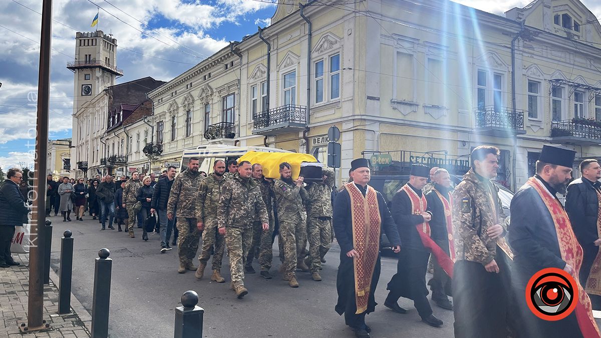 На вічний спочинок у Коломиї провели ветерана Андрія Щеднова 18