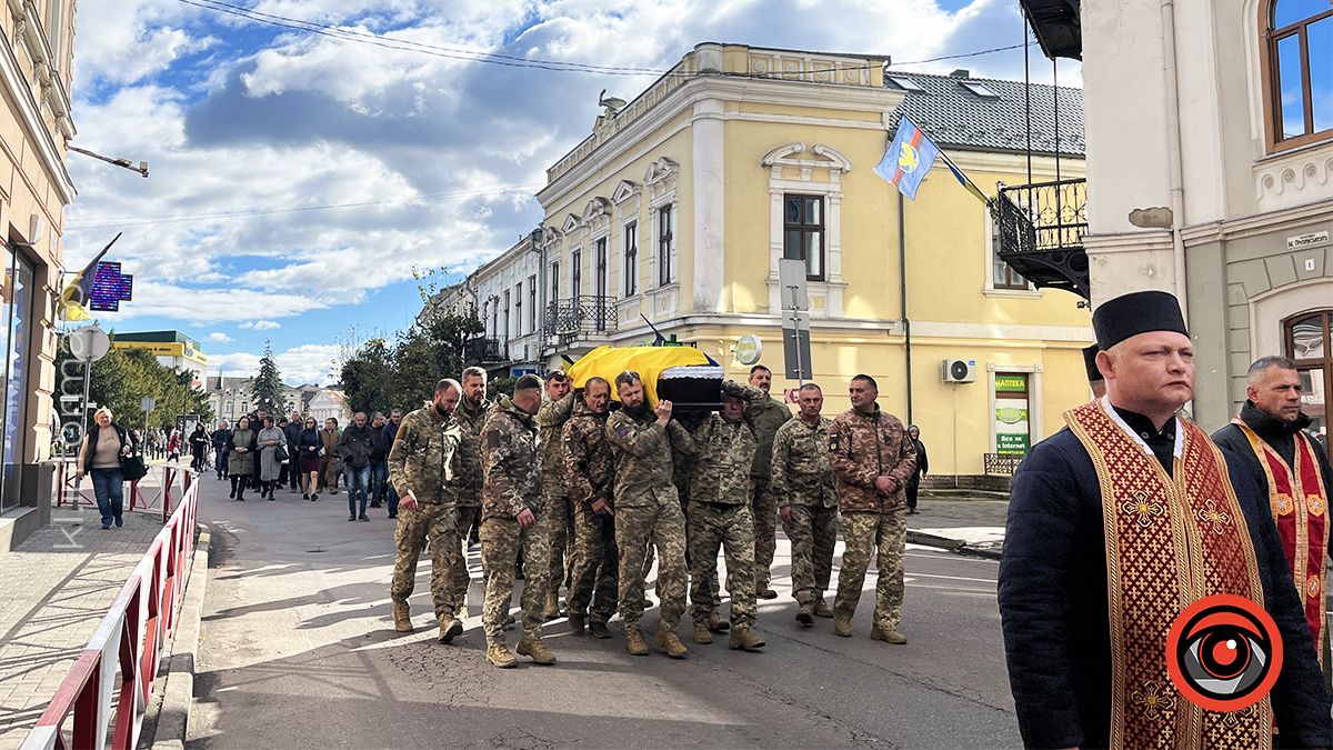 На вічний спочинок у Коломиї провели ветерана Андрія Щеднова 19