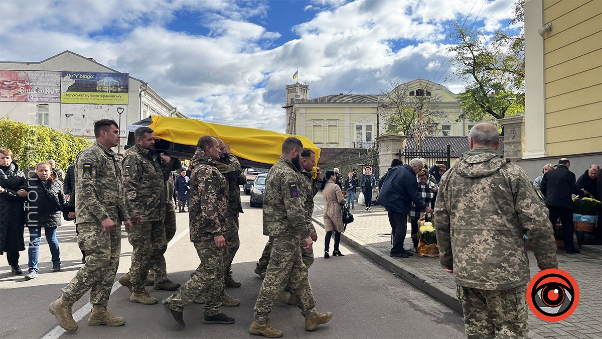 На вічний спочинок у Коломиї провели ветерана Андрія Щеднова 22
