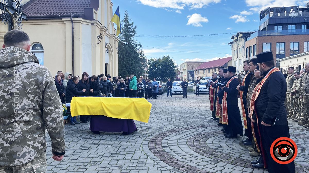 На вічний спочинок у Коломиї провели ветерана Андрія Щеднова 4