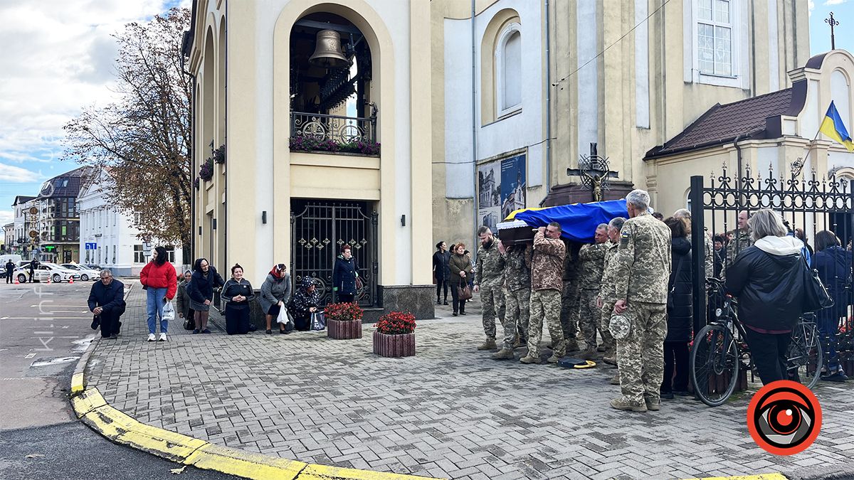 На вічний спочинок у Коломиї провели ветерана Андрія Щеднова 6