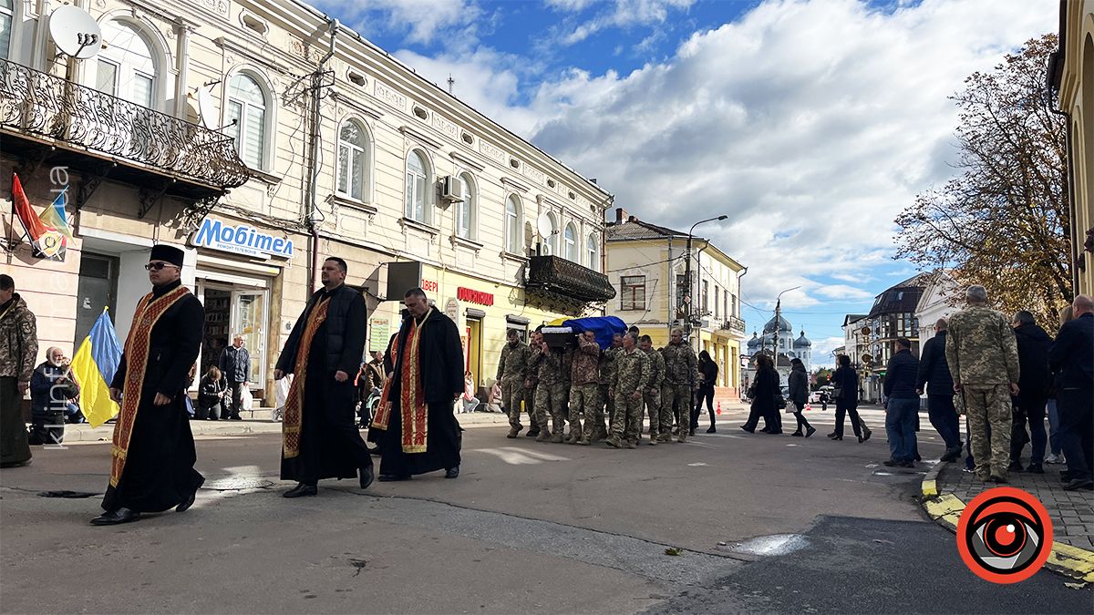 На вічний спочинок у Коломиї провели ветерана Андрія Щеднова 8
