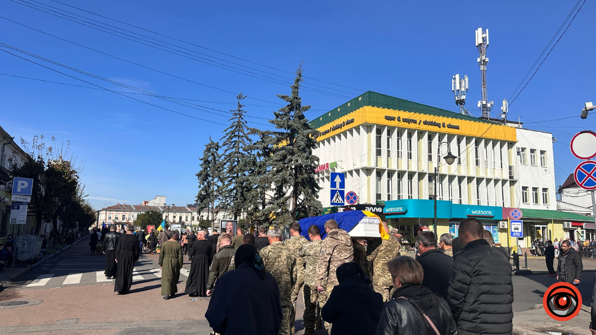 Коломия провела в останню путь Героя Івана Гончарика 10