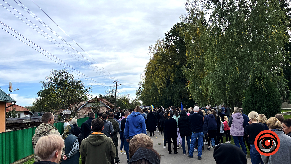 У Ценяві зустріли скорботний кортеж з тілом загиблого Назара Марціновського 6