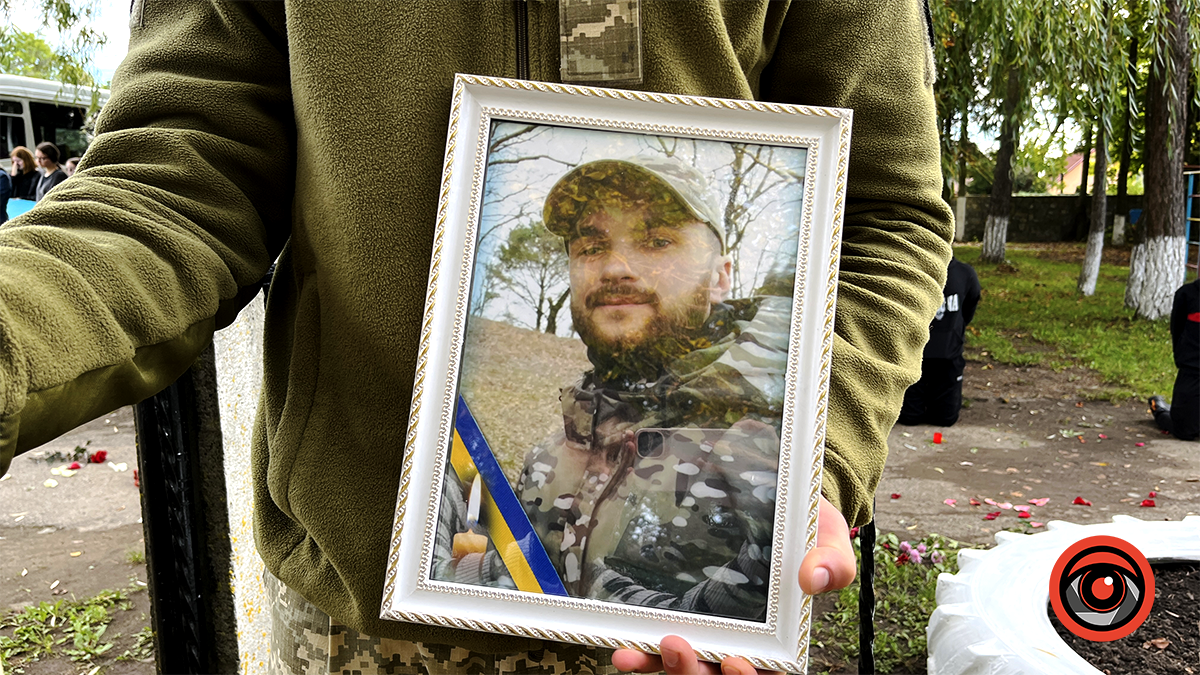 У Ценяві зустріли скорботний кортеж з тілом загиблого Назара Марціновського 8